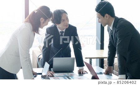 ビジネス ミーティング オフィス ビジネス ミーティング オフィス 85206402