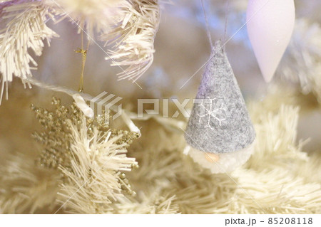 クリスマスツリーをきれいに飾ろう クリスマスツリーをきれいに飾ろう 85208118