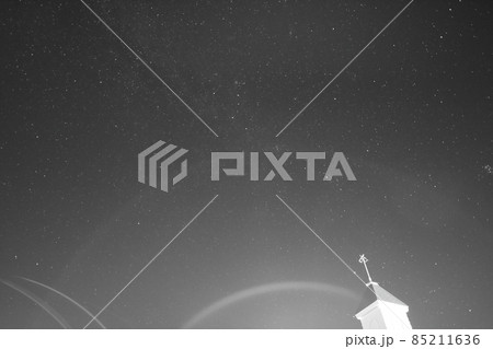 野辺山の夜景と冬のきれいな星空と天の川と光の環 野辺山の夜景と冬のきれいな星空と天の川と光の環 85211636