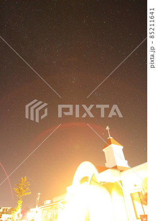 野辺山の夜景と冬のきれいな星空と天の川と光の環 野辺山の夜景と冬のきれいな星空と天の川と光の環 85211641