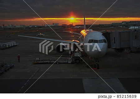 ジェット機の給油 85215639