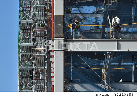 鉄骨組み立て作業風景 梁の固定 鉄骨組み立て作業風景 梁の固定 85215883