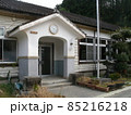 福岡県の木造校舎、伊良原小学校の正面玄関 85216218