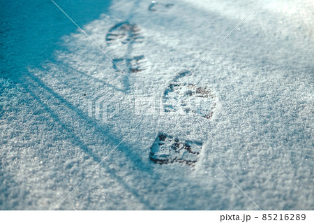 Footprint in the fresh winter snow. Abstract empty blank winter weather background 85216289