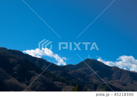 青空と山並み 85218300