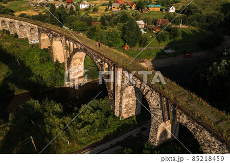 The largest and oldest viaduct in Ukraine, a brick and old railway bridge. 85218459