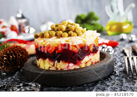 Salad of beets, carrots, potatoes, onions and green peas. Traditional Russian beetroot salad. Vegetarian vegetable salad. 85218570