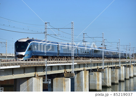 東海道本線　茅ヶ崎－平塚　JR東日本　E261系　RS2編成（大宮）　サフィール踊り子 85219037