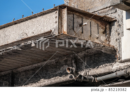 大規模な解体工事　鉄骨の断面 85219382