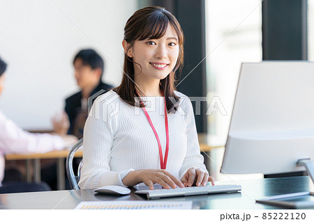 若いビジネスパーソン 若いビジネスパーソン 85222120