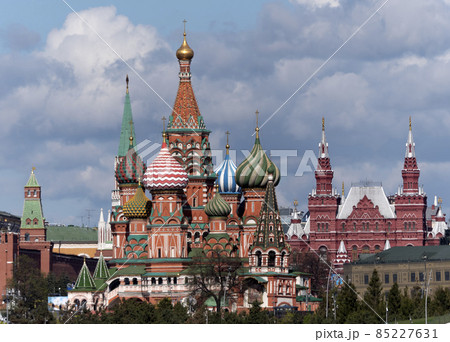 St Basils cathedral on Red Square in Moscow St Basils cathedral on Red Square in Moscow 85227631