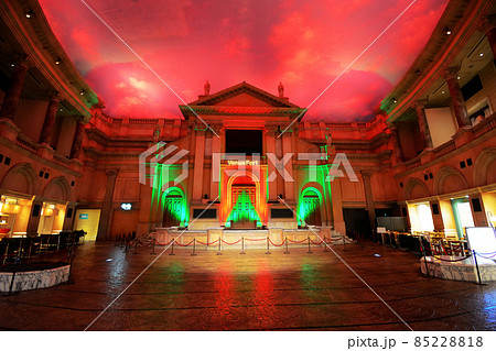 ヴィーナスフォート教会広場ライトアップ 85228818