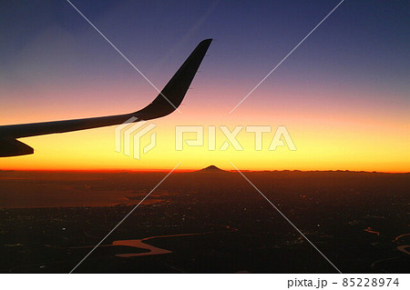 夕焼けと富士山 夕焼けと富士山 85228974