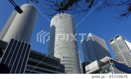ジェイアールセントラルタワーズとジェイアールゲートウェイタワー　愛知県名古屋市中村区名駅 85229626