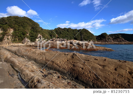 竜串　軍艦島　岩　（高知県　土佐清水市）	 85230755
