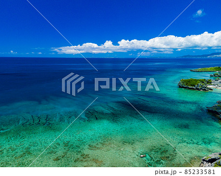 【沖縄・空撮】沖縄県西海岸アポガマ周辺の青いリーフを空撮⑫ 85233581