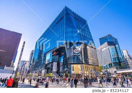 日本の東京都市景観 オミクロン株が世界を席捲。銀座には多くの人出。水際対策はザル…悪夢再び＝18日 85234117
