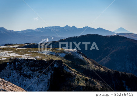 長野県　美ヶ原高原　ビーナスライン　風景　太陽　高所　観光　アルプス　旅行　登山　富士山　冬 85236415