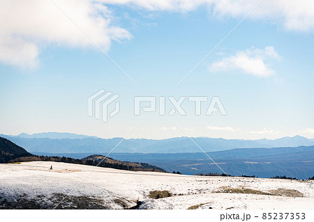 長野県　美ヶ原高原　ビーナスライン　風景　太陽　高所　観光　アルプス　旅行　登山　富士山　雪原　冬 85237353