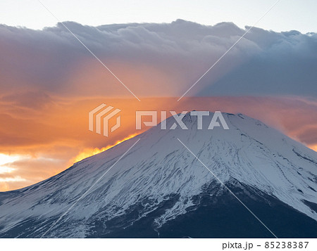 初冬の富士山の景色 傘雲と美しい夕焼けの写真素材 [85238387] - PIXTA