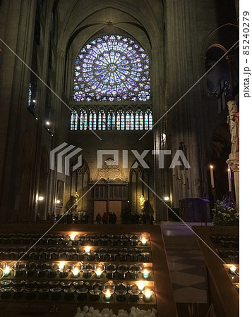 ノートルダム大聖堂のステンドグラスと祭壇にキャンドルの写真素材