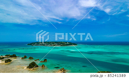 【沖縄・空撮】沖縄県屋我地漁港から古宇利島を空撮② 【沖縄・空撮】沖縄県屋我地漁港から古宇利島を空撮② 85241389