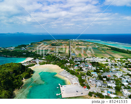 【沖縄・空撮】沖縄県伊計島を青いリーフと空撮① 【沖縄・空撮】沖縄県伊計島を青いリーフと空撮① 85241535