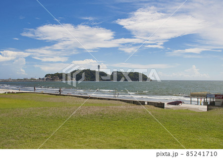 【藤沢市】湘南海岸公園から眺める江の島 【藤沢市】湘南海岸公園から眺める江の島 85241710