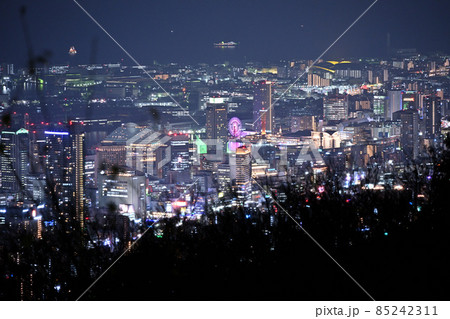 摩耶ケーブル駅付近よりの神戸中心街の夜景 摩耶ケーブル駅付近よりの神戸中心街の夜景 85242311