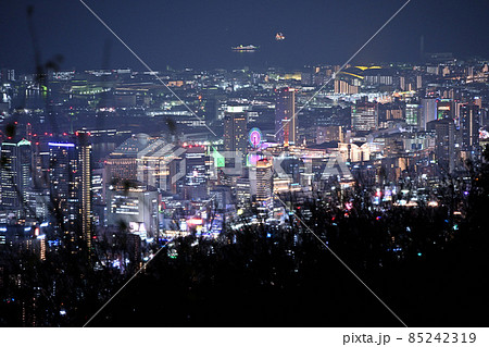 摩耶ケーブル駅付近よりの神戸中心街の夜景 摩耶ケーブル駅付近よりの神戸中心街の夜景 85242319