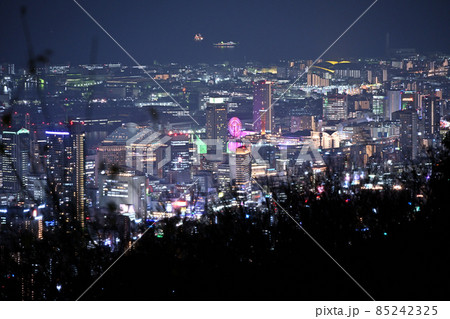 摩耶ケーブル駅付近よりの神戸中心街の夜景 摩耶ケーブル駅付近よりの神戸中心街の夜景 85242325