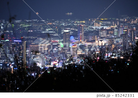摩耶ケーブル駅付近よりの神戸中心街の夜景 摩耶ケーブル駅付近よりの神戸中心街の夜景 85242331