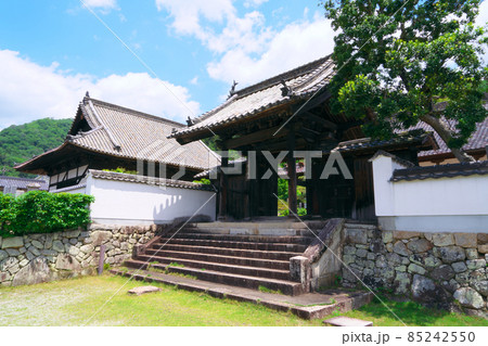 【瀬戸内三十三観音霊場】第十三番　頼久寺の山門と法堂　岡山県高梁市 85242550