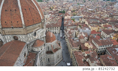 ジョットの鐘楼からの大聖堂とフィレンツェの街並み【イタリア】 85242732