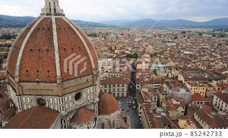 ジョットの鐘楼からの大聖堂とフィレンツェの街並み【イタリア】 85242733