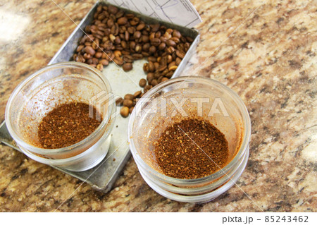 試飲用の焙煎済みブラジル産コーヒー 85243462