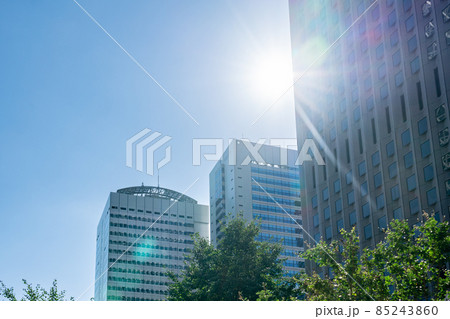 大都会のビル群 85243860