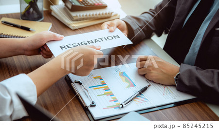 At the office, the boss receives a letter of resignation from a female employee, Hand to hand. At the office, the boss receives a letter of resignation from a female employee, Hand to hand. 85245215