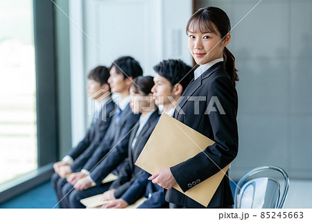 就職活動する学生 85245663