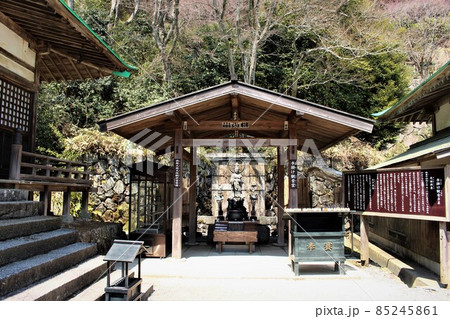 勝尾寺・水掛け観音堂 85245861