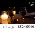 レストランで白ワイン 85246549