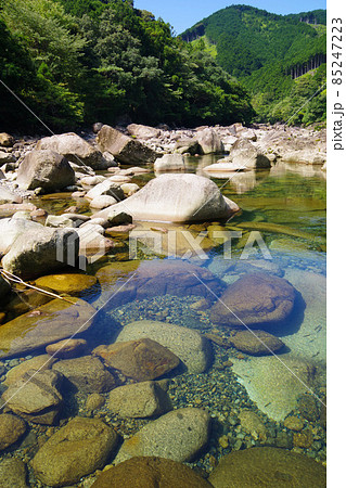 魚飛渓 三重県 日本有数の透明度 銚子川上流 清流 川遊び場 魚飛渓 三重県 日本有数の透明度 銚子川上流 清流 川遊び場 85247223