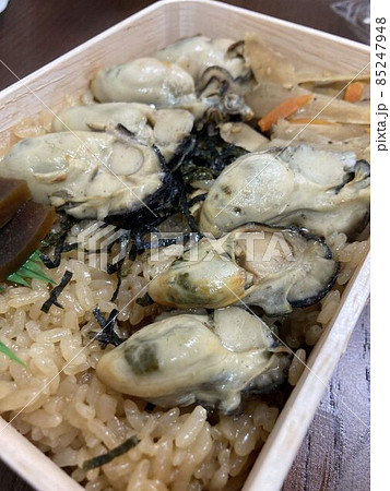牡蠣が乗った駅弁 85247948