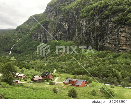 ノルウェー フロム鉄道沿線の小さな村 ノルウェー フロム鉄道沿線の小さな村 85248904