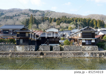 宿場町平福　佐用川の川端風景　兵庫県佐用町 85254019