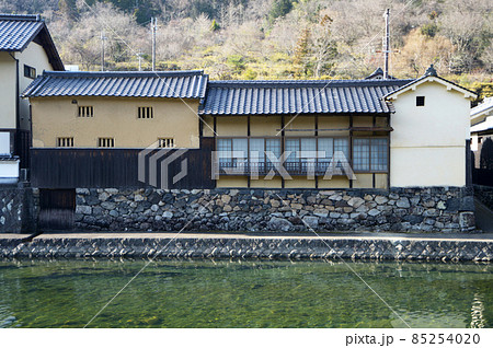 宿場町平福　佐用川の川端風景　兵庫県佐用町 85254020
