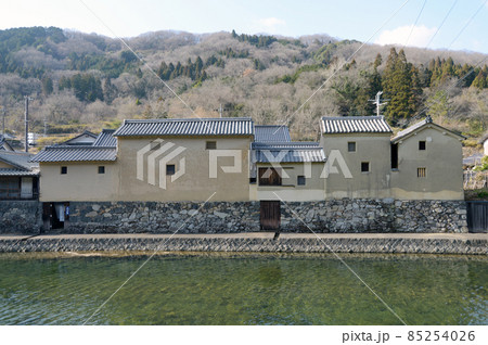 宿場町平福　佐用川の川端風景　兵庫県佐用町 85254026