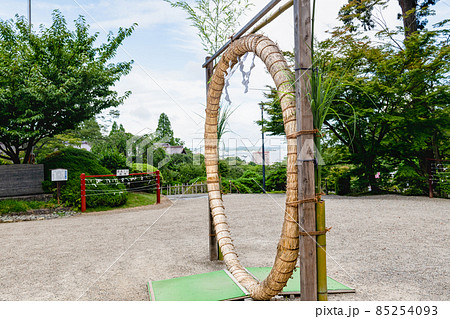 仙台塩釜港を見おろす志波彦神社塩釜神社の茅の輪 85254093