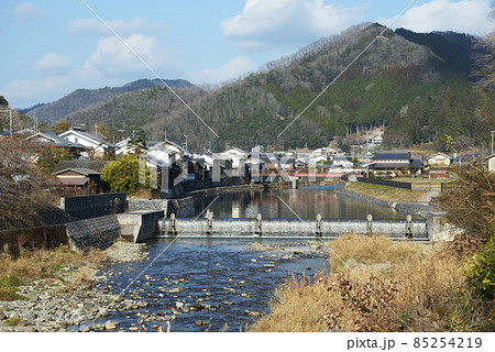 宿場町平福　佐用川と川端風景　兵庫県佐用町 85254219