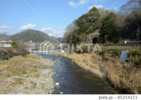 宿場町平福　佐用川と智頭線　兵庫県佐用町 85254221